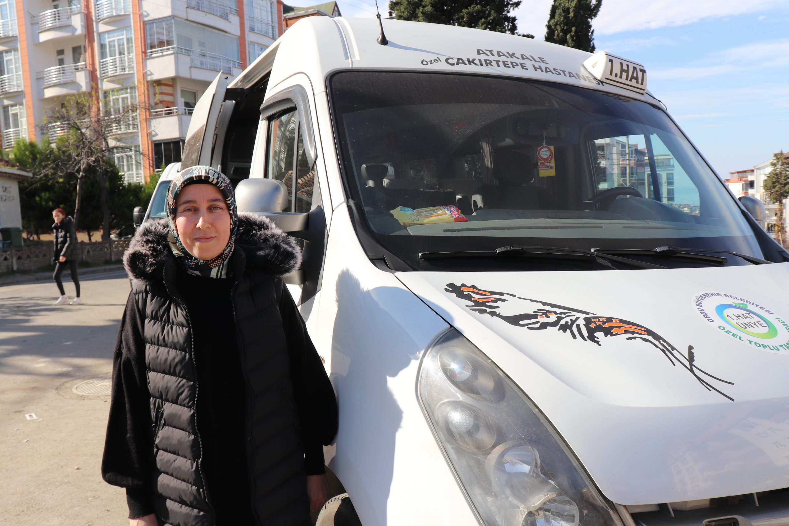 4 çocuk annesi dolmuş şoförlüğü yaparak aile ekonomisine katkı sağlıyor