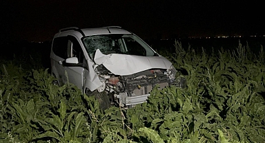 Hafif ticari araçla motosikletin çarpıştığı kazada 1 kişi hayatını kaybetti