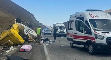 İki aracın çarpıştığı kazada 4 kişi öldü, 2 kişi yaralandı