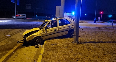 Kamyonla çarpışan otomobildeki 1 kişi öldü