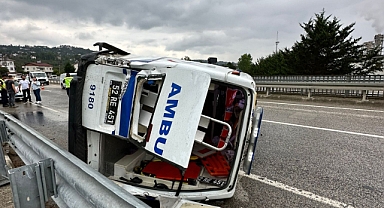 Ordu'da ambulansın devrildiği kazada 4 kişi yaralandı