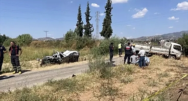 Otomobille kamyonetin çarpışması sonucu 1 kişi öldü, 6 kişi yaralandı