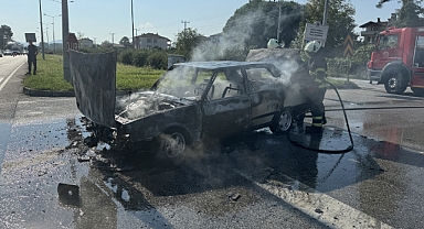 Seyir halindeyken yanan otomobil kullanılamaz hale geldi