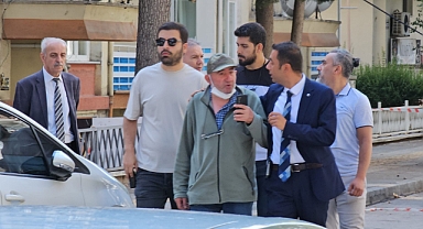 Bir kişi eşiyle görüşebilmek için kendisini evine kilitledi