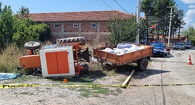 Devrilen traktörün sürücüsü öldü