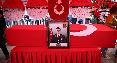 Diyarbakır'da silah kazasında şehit olan asker Ordu'da son yolculuğuna uğurlandı