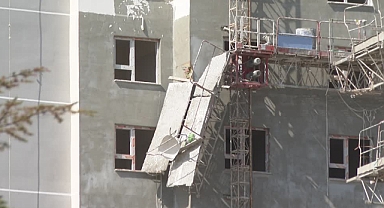  İnşaat iskelesinin çökmesi sonucu 3 işçi öldü