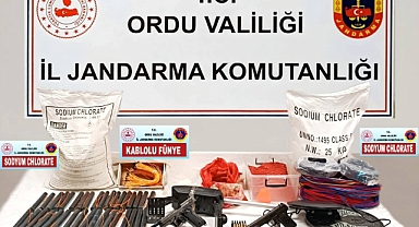 Ordu Kumru’da Jandarmadan Patlayıcı Operasyonu: Dinamit ve Altın Arama Dedektörü Ele Geçirildi