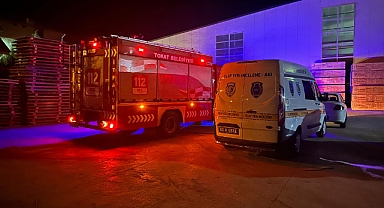 Pres makinesine sıkışan işçi öldü