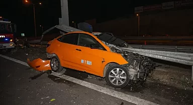 Bariyere çarpan taksinin şoförü öldü