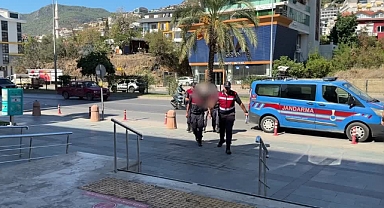 Bir kişi tartıştığı oğlunu silahla öldürdü eşini ağır yaraladı