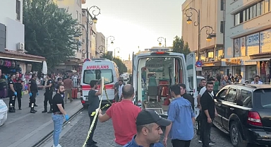 Boşanma aşamasındaki karısını öldüren kişi aynı silahla intihar etti
