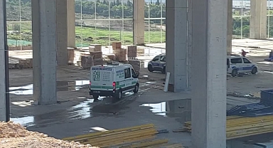 Depo çatısından düşen işçi öldü