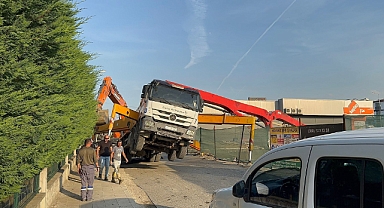 Üzerine beton pompası devrilen işçi öldü