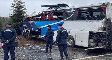 Devrilen yolcu otobüsündeki 1 kişi öldü, 30 kişi yaralandı