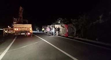 Ordu'da devrilen tırın sürücüsü hayatını kaybetti