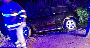 Ordu'da emniyet şeridinde bekleyen araca otomobilin çarpması sonucu 2 kişi öldü, 3 kişi yaralandı
