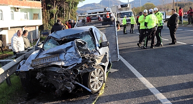 Ordu'da kamyona çarpan otomobildeki 3 kişi öldü