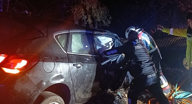 Bariyere çarpan otomobildeki kadın öldü, eşi ve çocuğu yaralandı