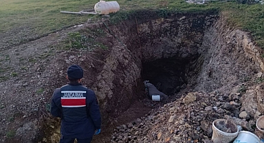 Evinin bahçesinde 3 metrelik çukur açıp kaçak kazı yapan zanlı yakalandı