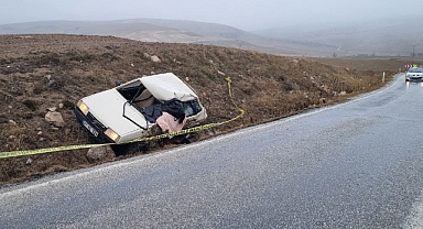 Kamyonla çarpışan otomobilin sürücüsü öldü, eşi yaralandı