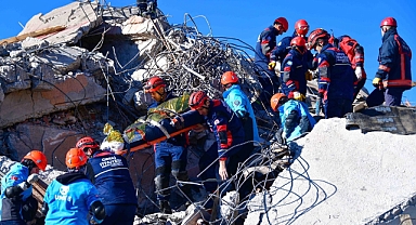 ORDU'DA BİNALAR YIKILDI: İŞTE O NEFES KESEN KURTARMA OPERASYONU