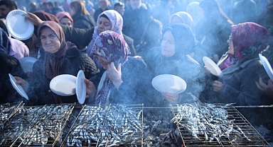 Ordu’da düzenlenen festivalde 10 ton hamsi tüketildi