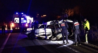 Otomobille yolcu otobüsünün çarpıştığı kazada 2 kişi öldü