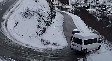 Trabzon'da dereye yuvarlanan minibüsteki 1 kişi öldü, 1 kişi yaralandı