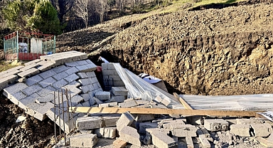 Üzerine duvar yıkılan işçi hayatını kaybetti