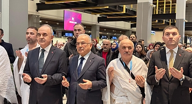 UMRE KAFİLESİ DUALARLA UĞURLANDI