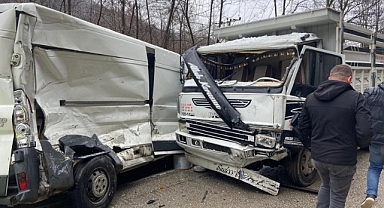 Kumru-Fatsa Yolunda Trafik Kazası: Kaygan Zemin İki Aracı Çarpıştırdı