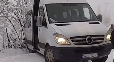 Ordu’da Kar Yağışı Kazaya Neden Oldu: Okul Servisi ve Minibüs Şarampole Kaydı