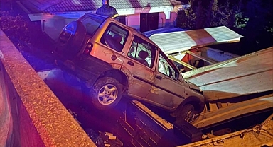 Ordu'da Kontrolden Çıkan Araç Jeneratör Kulübesinin Üzerine Uçtu