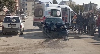 Ordu'da Kontrolden Çıkan Araç Elektrik Direğine Çarptı: Sürücü Ağır Yaralandı