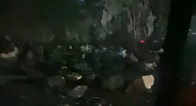 Ordu-Mesudiye Yolunda Heyelan! Topçam Tünelleri Çıkışında Ulaşım Durdu