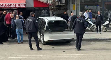 Fatsa’da İş Yerine Araçla Daldı: 2 Yaralı