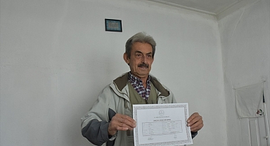 70 Yaşında Liseyi Bitirdi, Şimdi Üniversite Hayali Kuruyor
