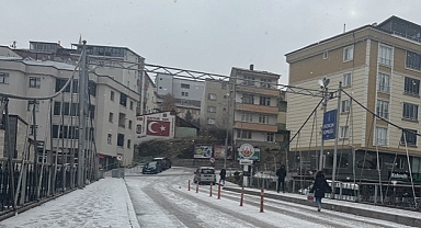Doğu Karadeniz ve Bayburt’un Yüksek Kesimlerinde Kar Yağışı Etkili Oldu