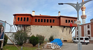 Haznedaroğlu Konağı Siluetiyle Dikkat Çekiyor