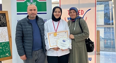 Kabataşlı Büşra Şahin’den Büyük Başarı: Tatlı Kategorisinde Altın Madalya