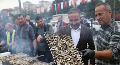 Perşembe'de Hamsi Festivaline Yoğun İlgi: 7 Ton Hamsi Tüketildi