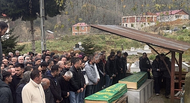 Tirebolu’daki Kazada Hayatını Kaybeden Abla ve Kardeşi Son Yolculuğuna Uğurlandı