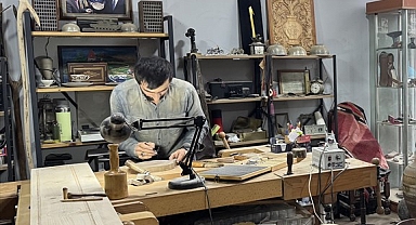 Trabzon’da Harita Mühendisi Ahşabı Sanat Eserlerine Dönüştürüyor