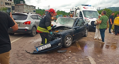 Fatsa'da İki Otomobil Çarpıştı: 5 Yaralı
